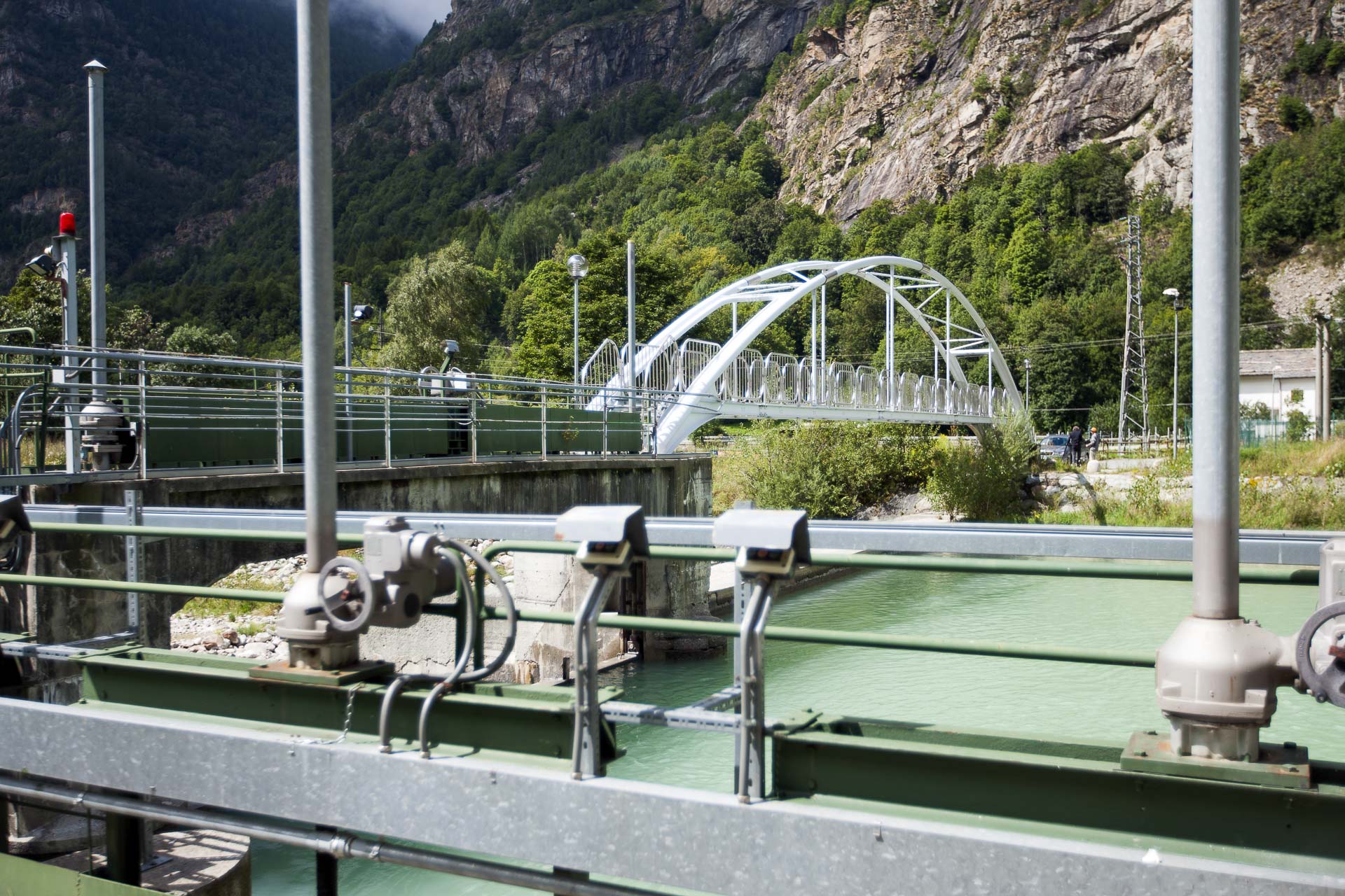 Impianto idroelettrico produzione energia verde rinnovabile di Zuino acque di carico 