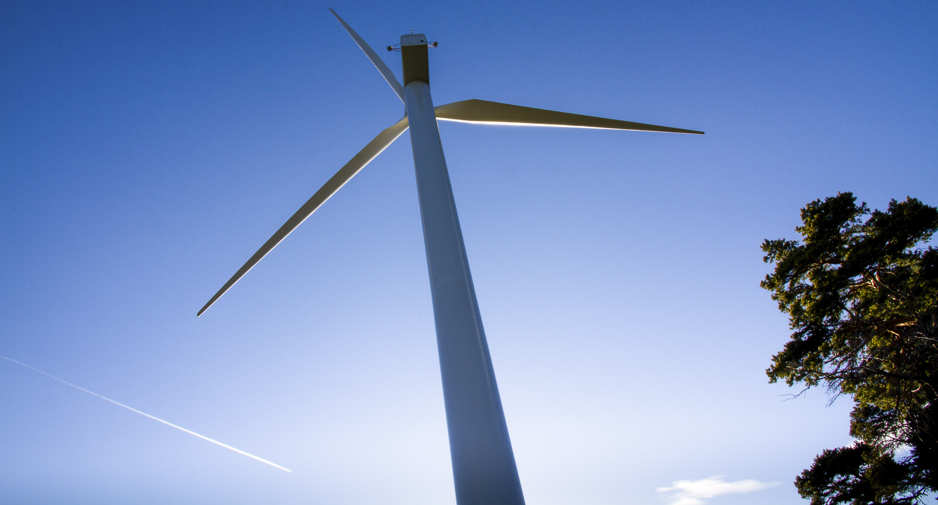 Impianto eolico Saint-Denis produzione energia verde CVA